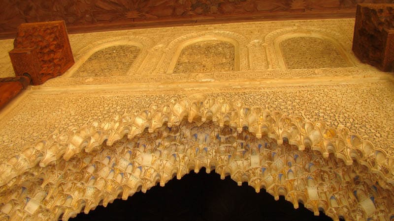 Wyraźne wpływy kultury arabskiej. Alhambra, Grenada
